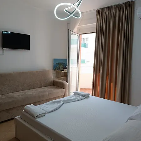 Beachfront 4 By Office Apartment