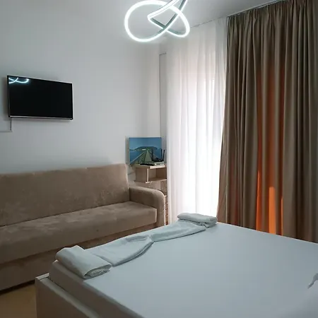 Beachfront 4 By Office Apartment *